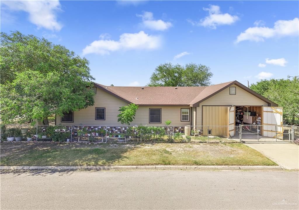 124 E Ester Street, Edcouch, TX 78538