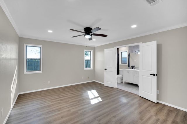 221 N Edgefield Road, Waxahachie, TX 75165