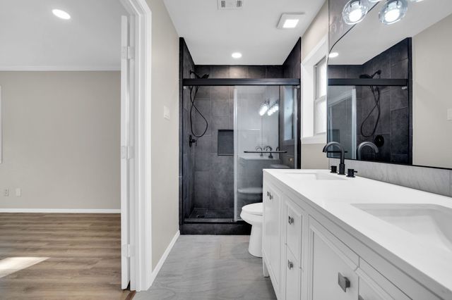 221 N Edgefield Road, Waxahachie, TX 75165