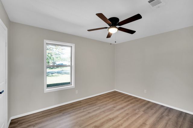 221 N Edgefield Road, Waxahachie, TX 75165