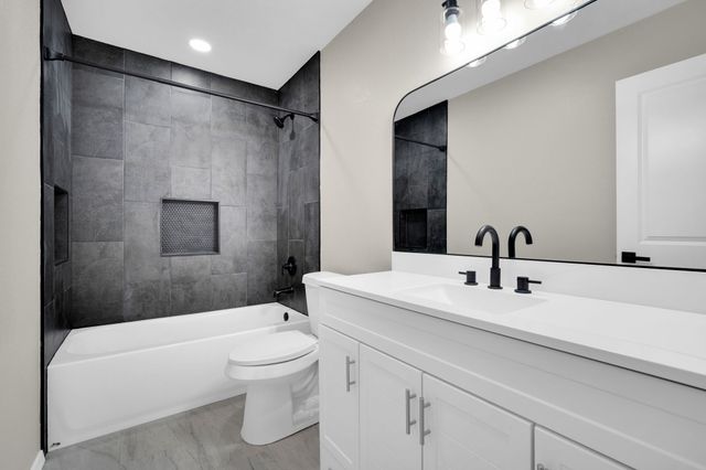 221 N Edgefield Road, Waxahachie, TX 75165