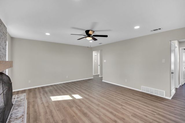 221 N Edgefield Road, Waxahachie, TX 75165