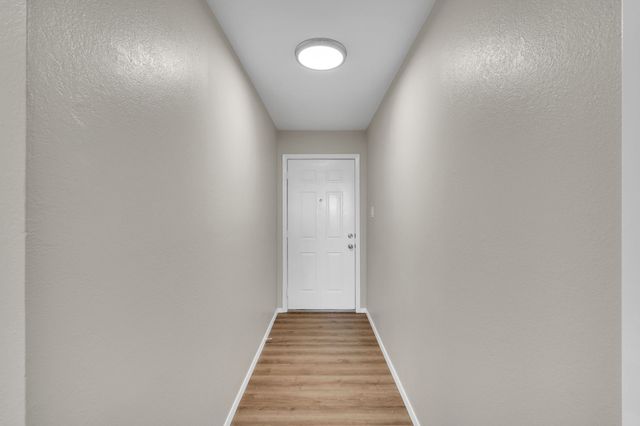 221 N Edgefield Road, Waxahachie, TX 75165