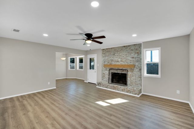 221 N Edgefield Road, Waxahachie, TX 75165