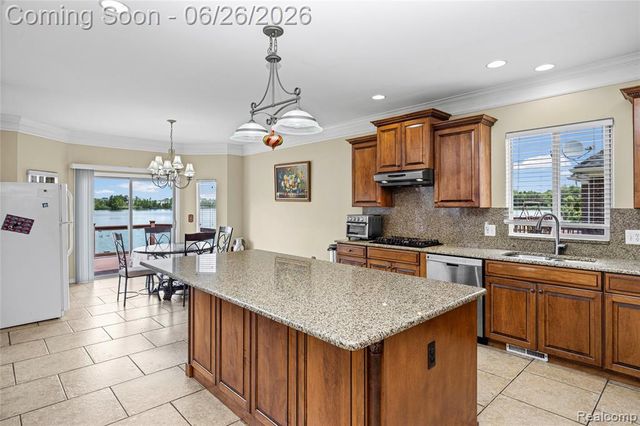 2651 Erma Drive, Utica, MI 48317