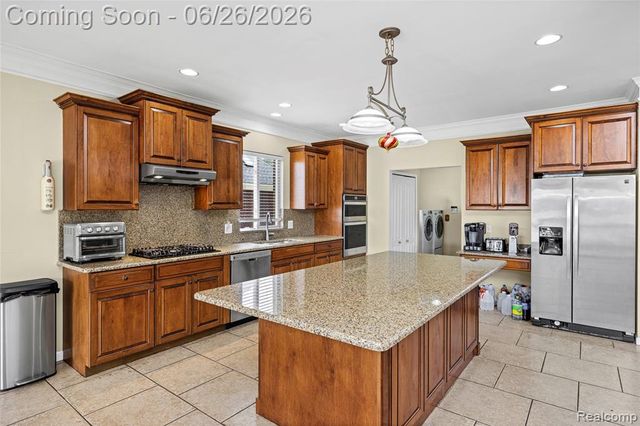2651 Erma Drive, Utica, MI 48317
