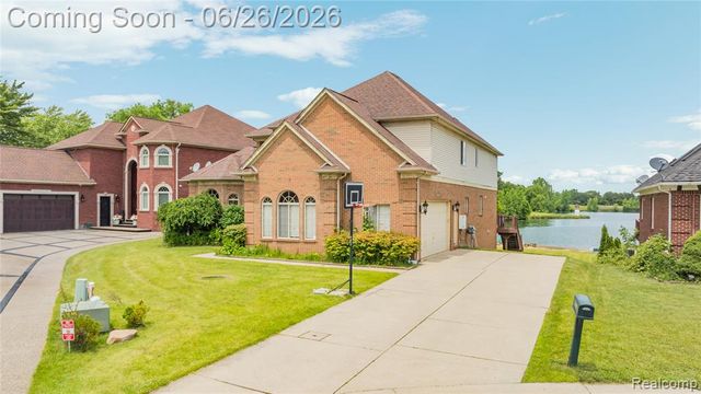 2651 Erma Drive, Utica, MI 48317