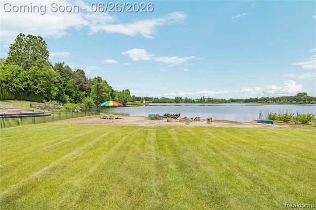 2651 Erma Drive, Utica, MI 48317