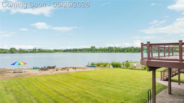 2651 Erma Drive, Utica, MI 48317