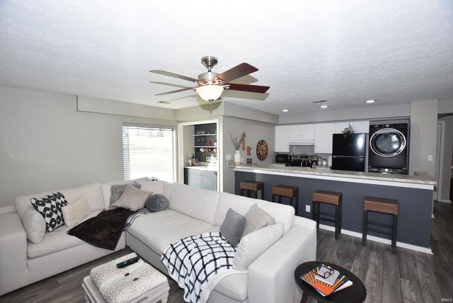 9479 S Pointe Lasalles Drive, Bloomington, IN 47401