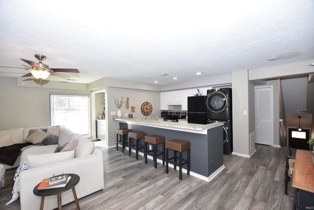 9479 S Pointe Lasalles Drive, Bloomington, IN 47401