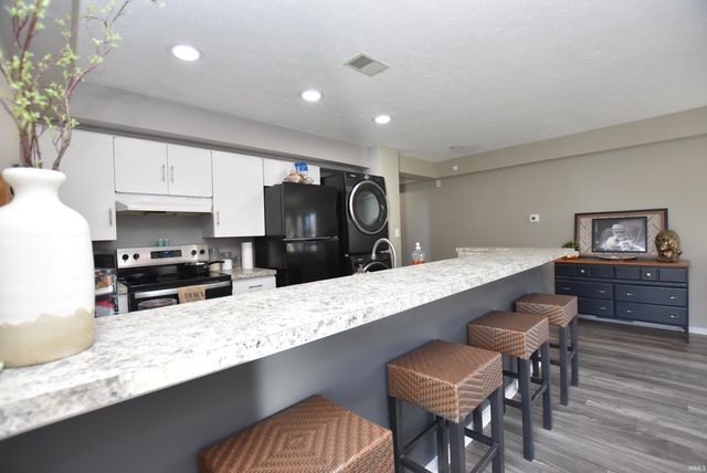 9479 S Pointe Lasalles Drive, Bloomington, IN 47401