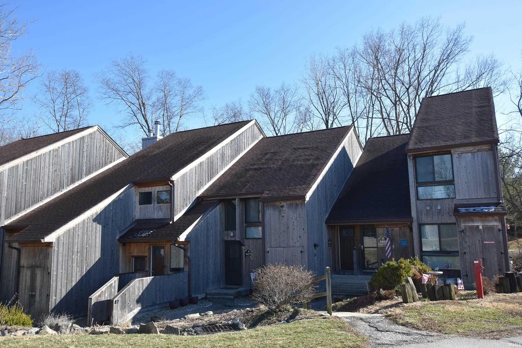 9479 S Pointe Lasalles Drive, Bloomington, IN 47401