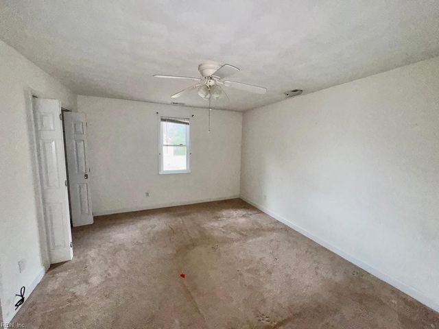 13 N Colin DR, Portsmouth, VA 23701