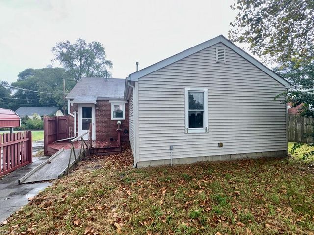 13 N Colin DR, Portsmouth, VA 23701