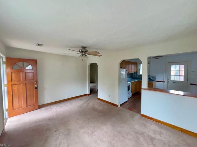 13 N Colin DR, Portsmouth, VA 23701