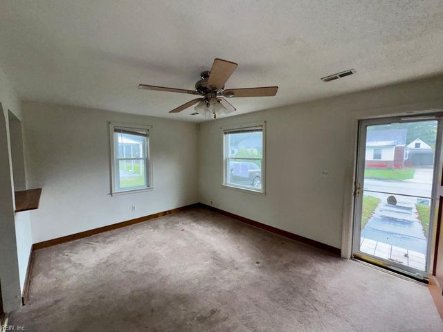 13 N Colin DR, Portsmouth, VA 23701