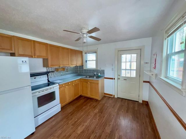 13 N Colin DR, Portsmouth, VA 23701