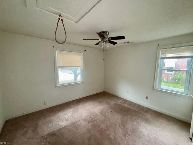 13 N Colin DR, Portsmouth, VA 23701