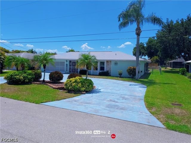 712 SE 32nd TER, Cape Coral, FL 33904