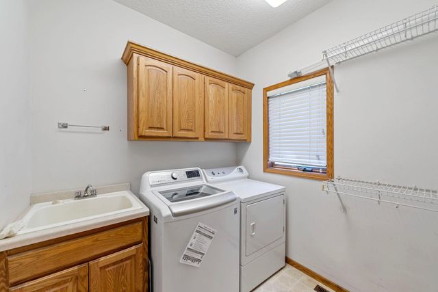 9719 Hillside Trail S, Cottage Grove, MN 55016