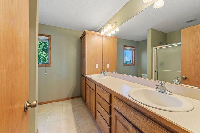9719 Hillside Trail S, Cottage Grove, MN 55016