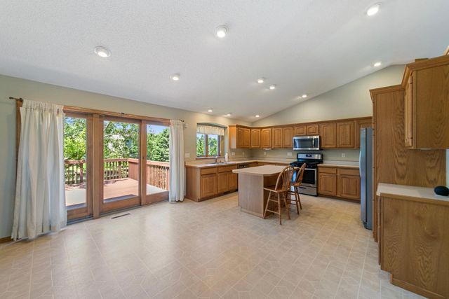 9719 Hillside Trail S, Cottage Grove, MN 55016