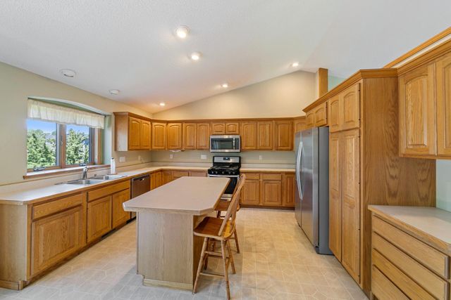 9719 Hillside Trail S, Cottage Grove, MN 55016