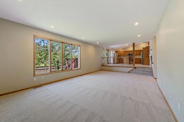 9719 Hillside Trail S, Cottage Grove, MN 55016