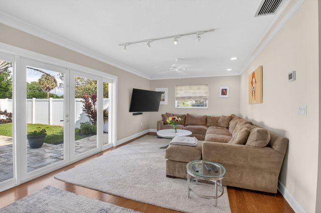 1010 SW 2nd Street, Boca Raton, FL 33486