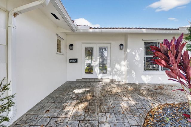 1010 SW 2nd Street, Boca Raton, FL 33486