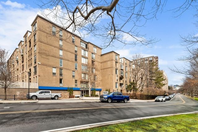 99 Pond Ave 417, Brookline, MA 02445