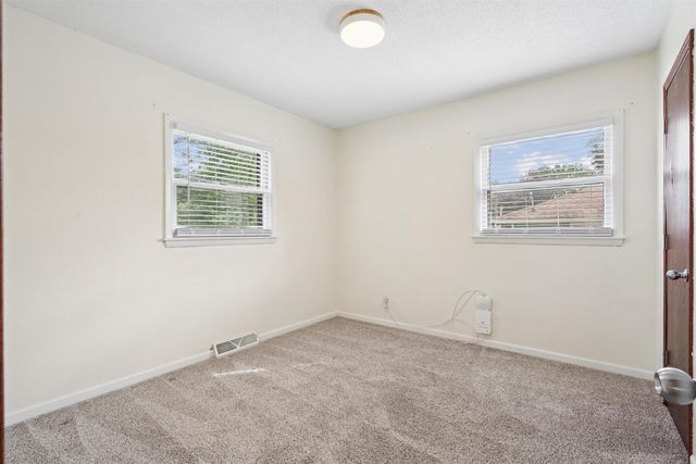 1746 E Mitchell Avenue, Waterloo, IA 50702