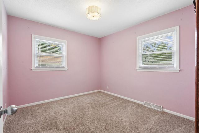 1746 E Mitchell Avenue, Waterloo, IA 50702