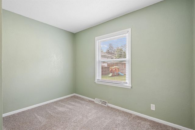 1746 E Mitchell Avenue, Waterloo, IA 50702