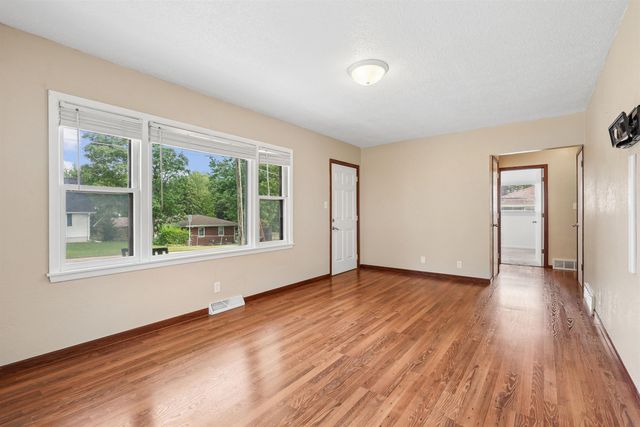 1746 E Mitchell Avenue, Waterloo, IA 50702
