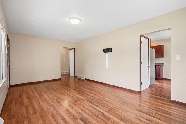1746 E Mitchell Avenue, Waterloo, IA 50702