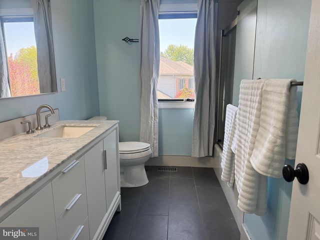 1608 BRITTANY DR, Ambler, PA 19002