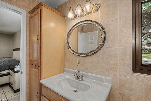 242 SW 45th TER, Cape Coral, FL 33914