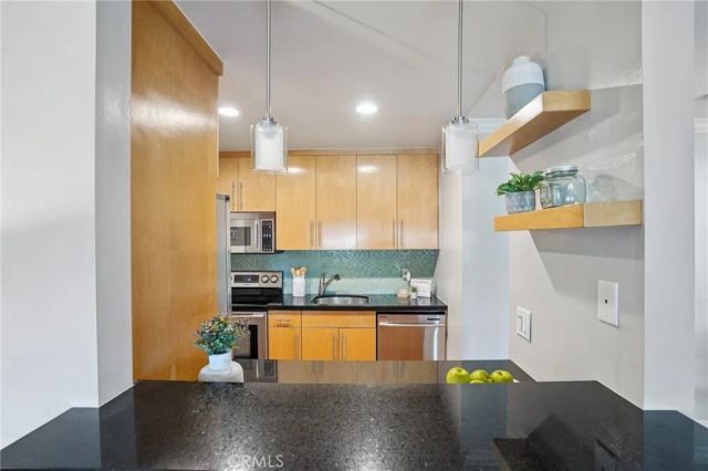 641 S Prospect Avenue 103, Redondo Beach, CA 90277