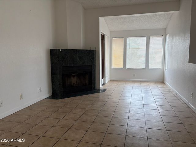 1820 E MORTEN Avenue 203, Phoenix, AZ 85020