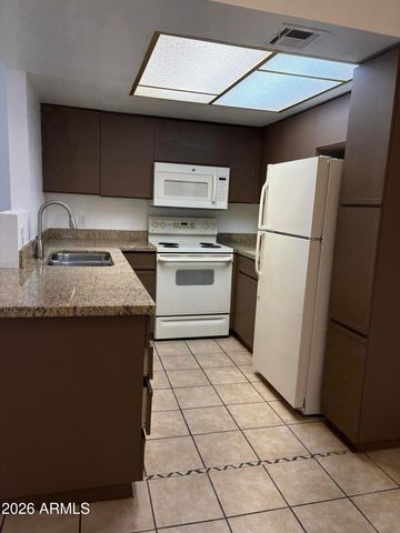 1820 E MORTEN Avenue 203, Phoenix, AZ 85020