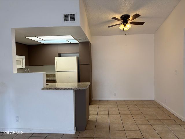 1820 E MORTEN Avenue 203, Phoenix, AZ 85020