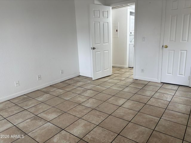 1820 E MORTEN Avenue 203, Phoenix, AZ 85020