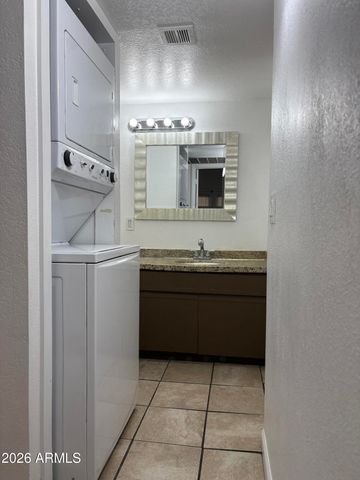 1820 E MORTEN Avenue 203, Phoenix, AZ 85020