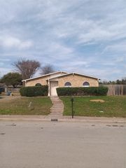 515 Faye Street, Desoto, TX 75115