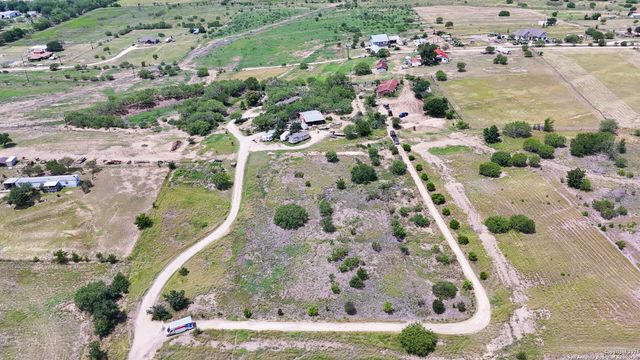250 Spur Trail, Seguin, TX 78155