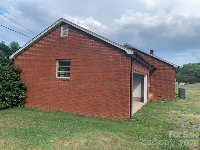 6231 Nc 16 Highway N, Taylorsville, NC 28681