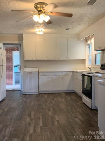 6231 Nc 16 Highway N, Taylorsville, NC 28681