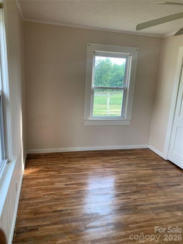 6231 Nc 16 Highway N, Taylorsville, NC 28681